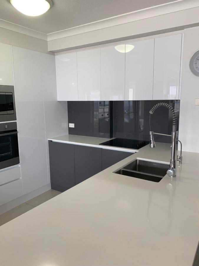 Stunning 2 Bedroom Ocean View Apartment โกลด์โคสต์ ภายนอก รูปภาพ