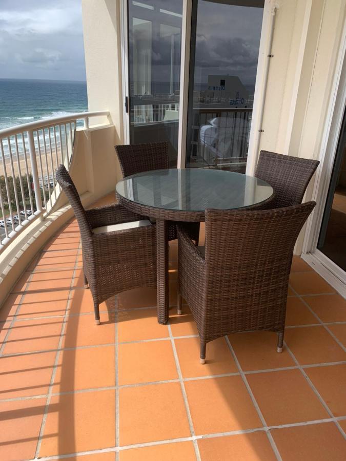 Stunning 2 Bedroom Ocean View Apartment โกลด์โคสต์ ภายนอก รูปภาพ