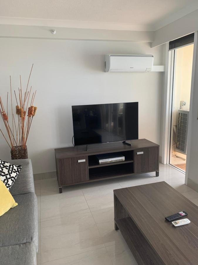 Stunning 2 Bedroom Ocean View Apartment โกลด์โคสต์ ภายนอก รูปภาพ