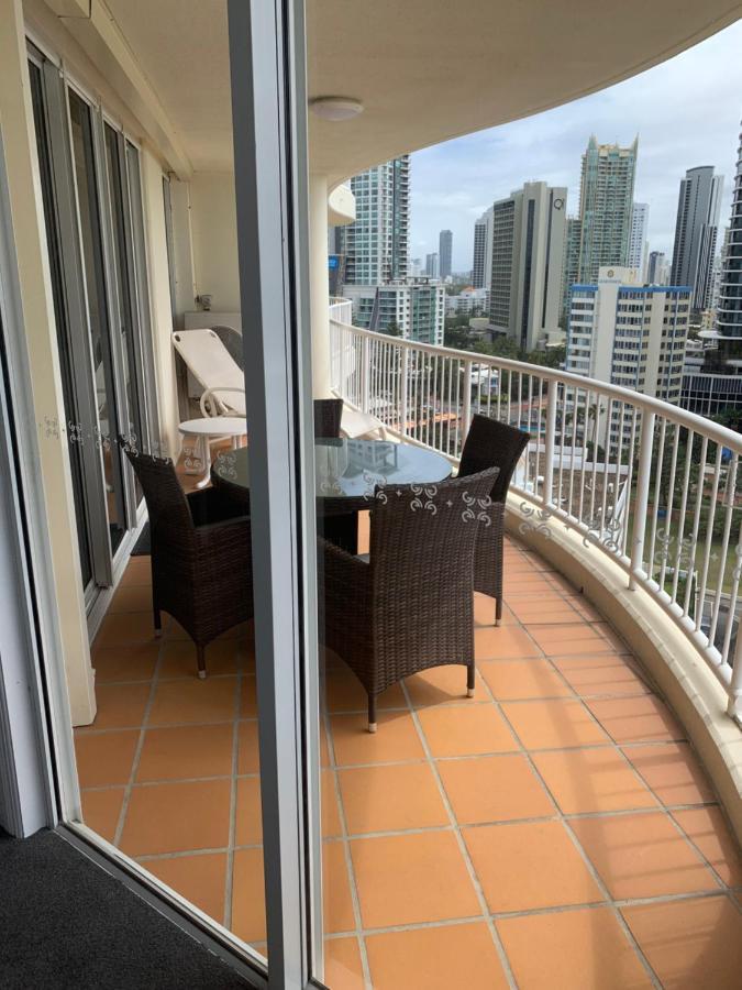 Stunning 2 Bedroom Ocean View Apartment โกลด์โคสต์ ภายนอก รูปภาพ