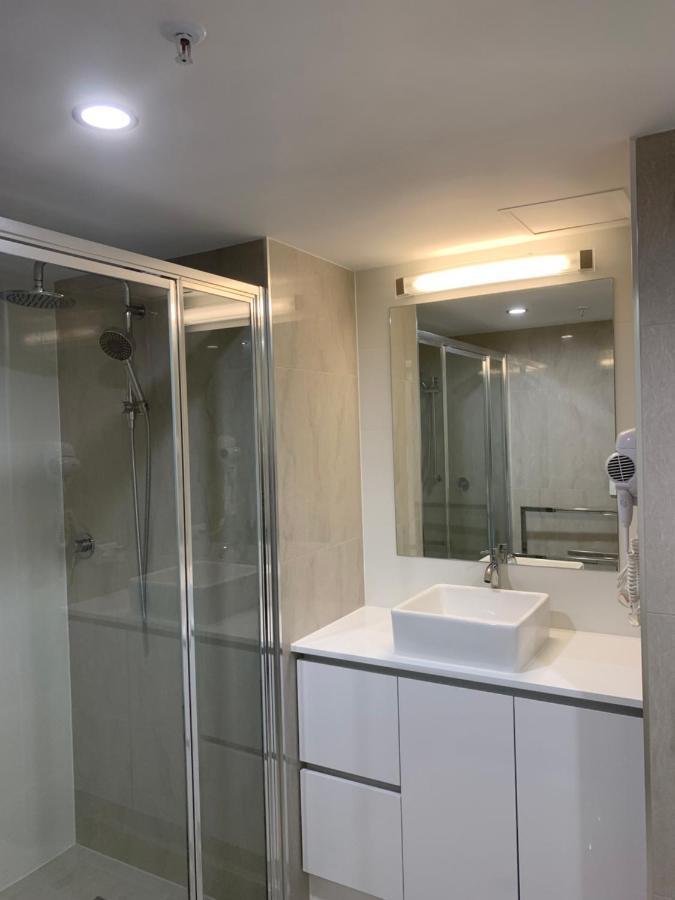 Stunning 2 Bedroom Ocean View Apartment โกลด์โคสต์ ภายนอก รูปภาพ