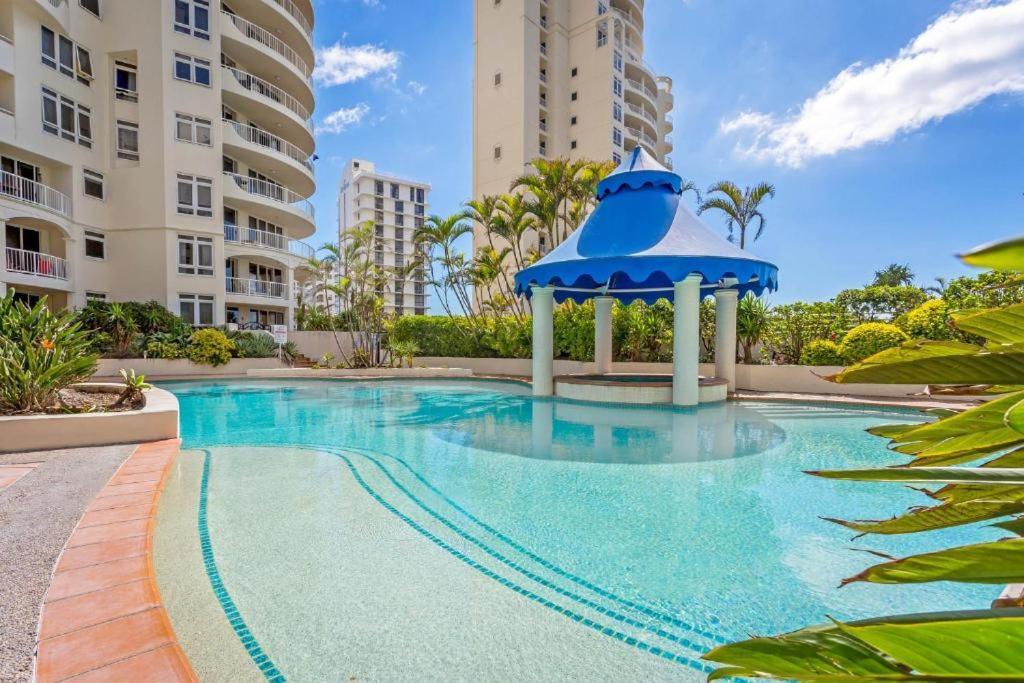 Stunning 2 Bedroom Ocean View Apartment โกลด์โคสต์ ภายนอก รูปภาพ