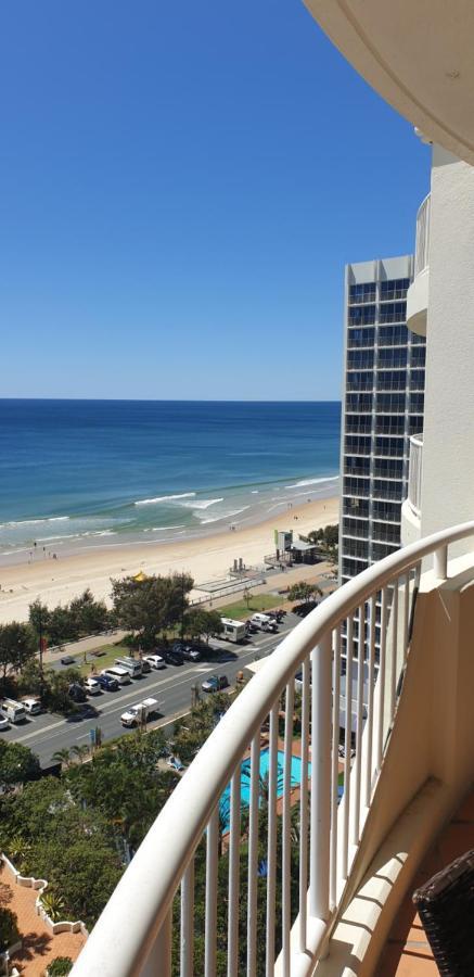 Stunning 2 Bedroom Ocean View Apartment โกลด์โคสต์ ภายนอก รูปภาพ