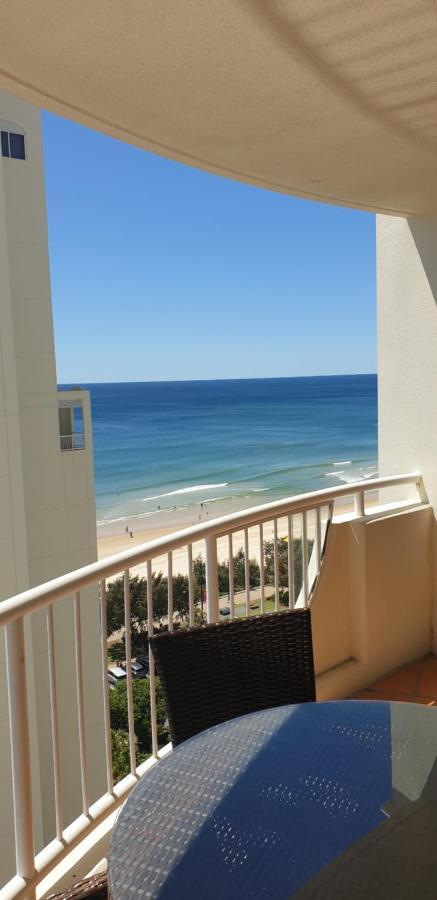 Stunning 2 Bedroom Ocean View Apartment โกลด์โคสต์ ภายนอก รูปภาพ