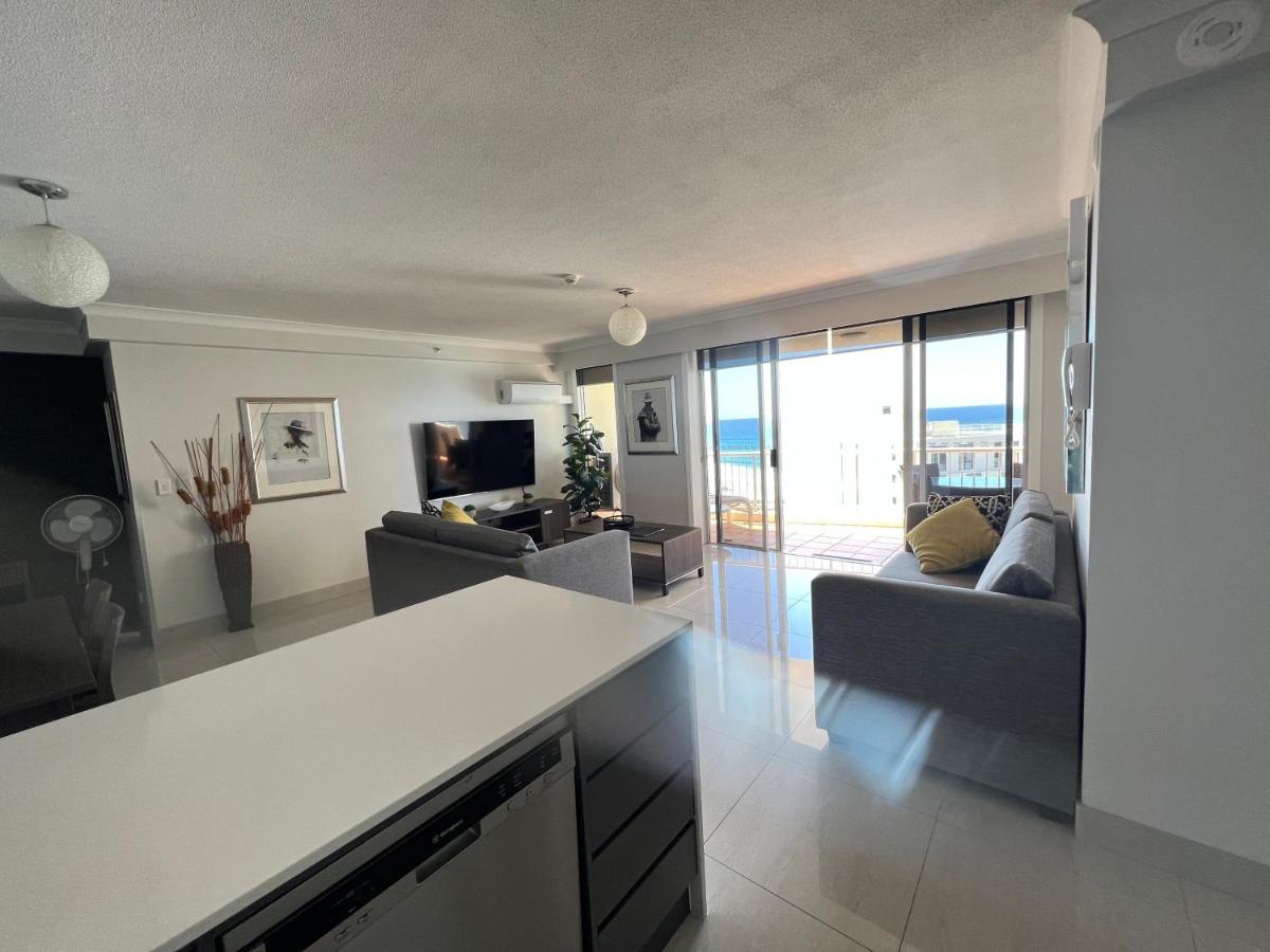 Stunning 2 Bedroom Ocean View Apartment โกลด์โคสต์ ภายนอก รูปภาพ