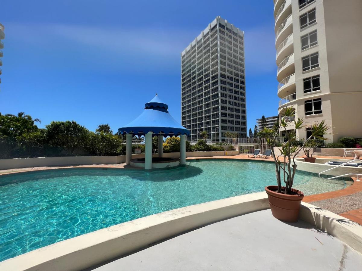 Stunning 2 Bedroom Ocean View Apartment โกลด์โคสต์ ภายนอก รูปภาพ