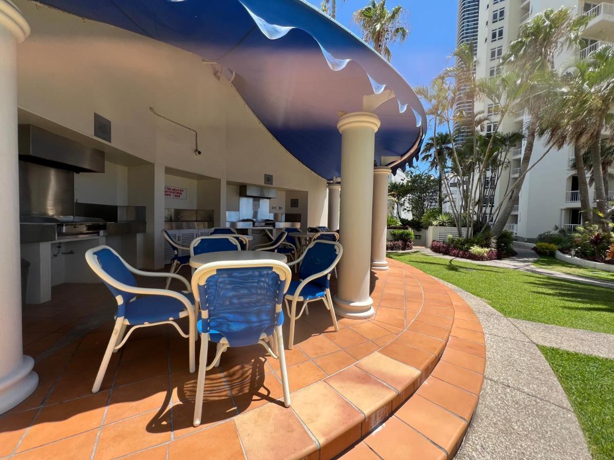 Stunning 2 Bedroom Ocean View Apartment โกลด์โคสต์ ภายนอก รูปภาพ